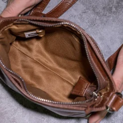 Online A. Eriksson olkalaukku Nanny Ruskea