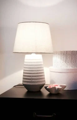 Aneta Lighting Pöytävalaisin Mona* Online