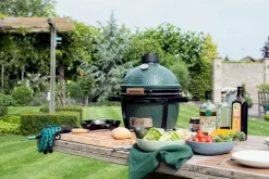 hiiligrilli MiniMax jalustalla*Big Green Egg Best