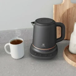 Explore 7 vedenkeitin 1,25 L E7CK1-6BP*Electrolux Outlet