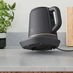 Explore 7 vedenkeitin 1,25 L E7CK1-6BP*Electrolux Outlet