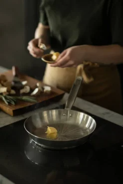 All Steel pure paistinpannu 24 cm, pinnoittamaton*Fiskars Best