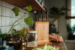 Outlet Fiskars Functional Form veitsitukki bambu (sis. 3 veistä)