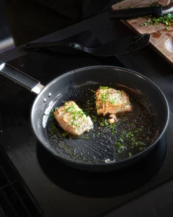 Clearance Fiskars Hard Face Paistinpannu 28 cm