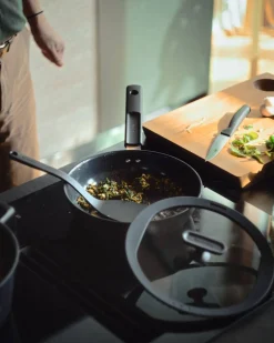 Hard Face paistokasari 26 cm kannella*Fiskars Hot