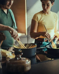 New Fiskars Hard Face paistokasari 24 cm kannella