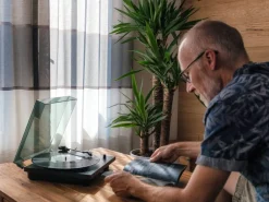 vinyylilevysoitin LS-10 musta*Lenco Hot