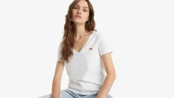 Outlet Levi's t-paita Perfect V-neck 0002 White