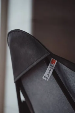 Lepakkokangas 36A musta keinonahka*Varax Hot