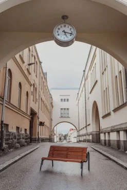 penkki Frida, mustalla rungolla*Varax Best