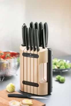 New Victorinox Veitsitukki  11-osaa Swiss Classic