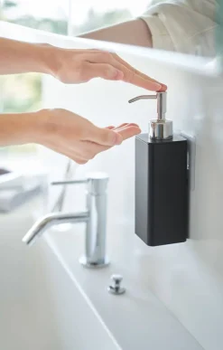 saippua-annostelija Tower musta*Yamazaki Outlet