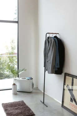 Vaateteline Tower Slim musta*Yamazaki