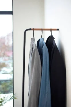 Vaateteline Tower Slim musta*Yamazaki